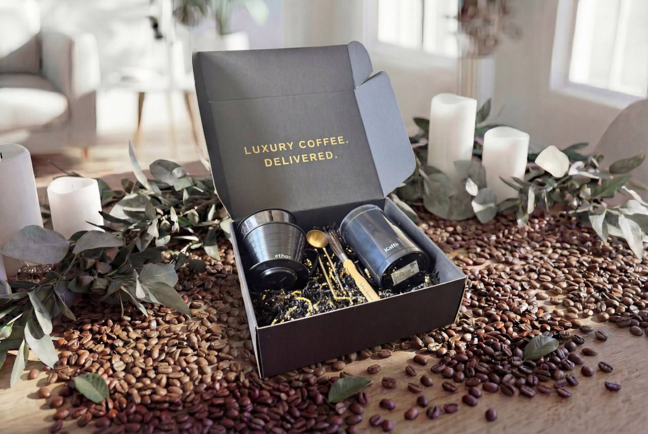 THE CONNOISSEUR'S KIT