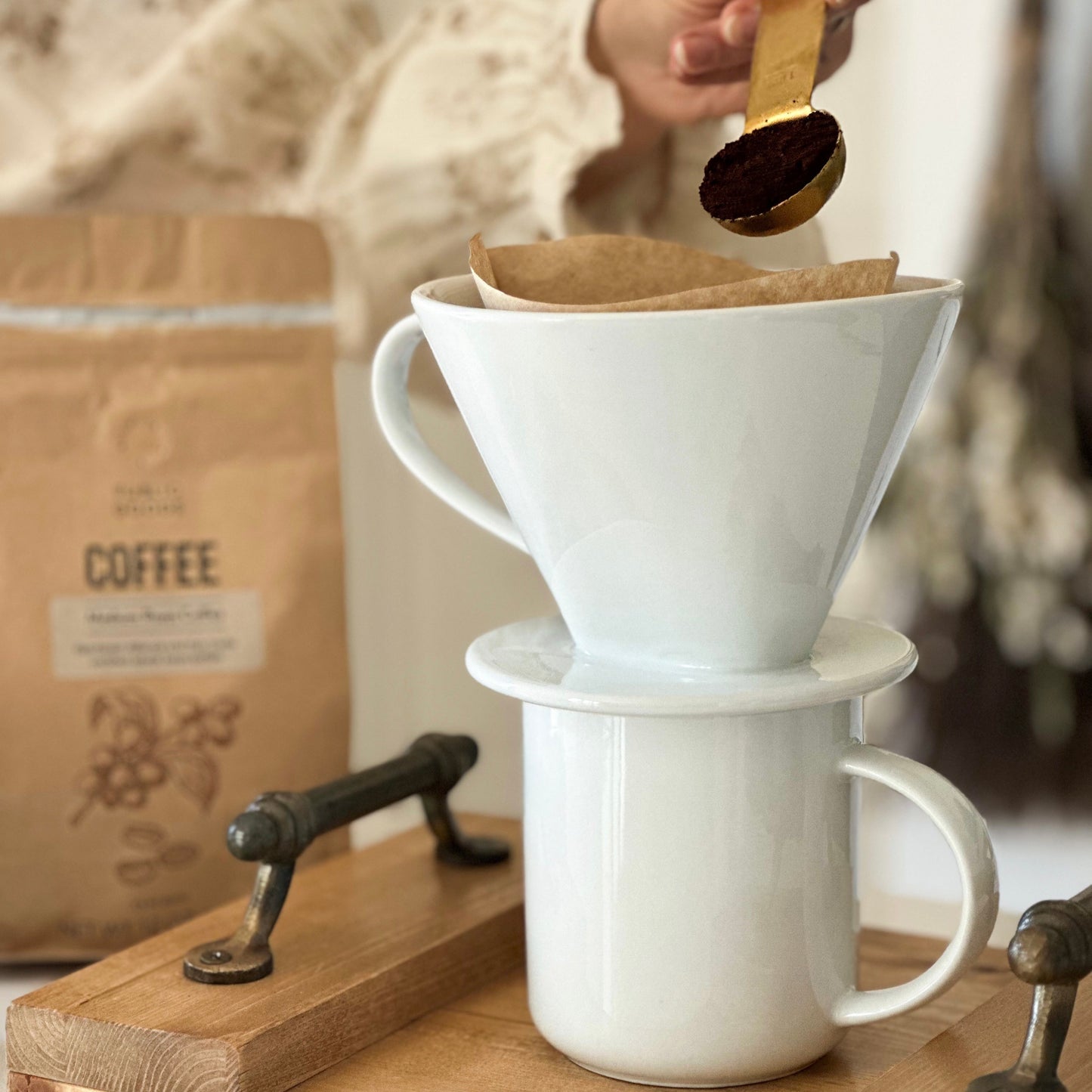 CLASSIC WHITE POUR OVER COFFEE MAKER
